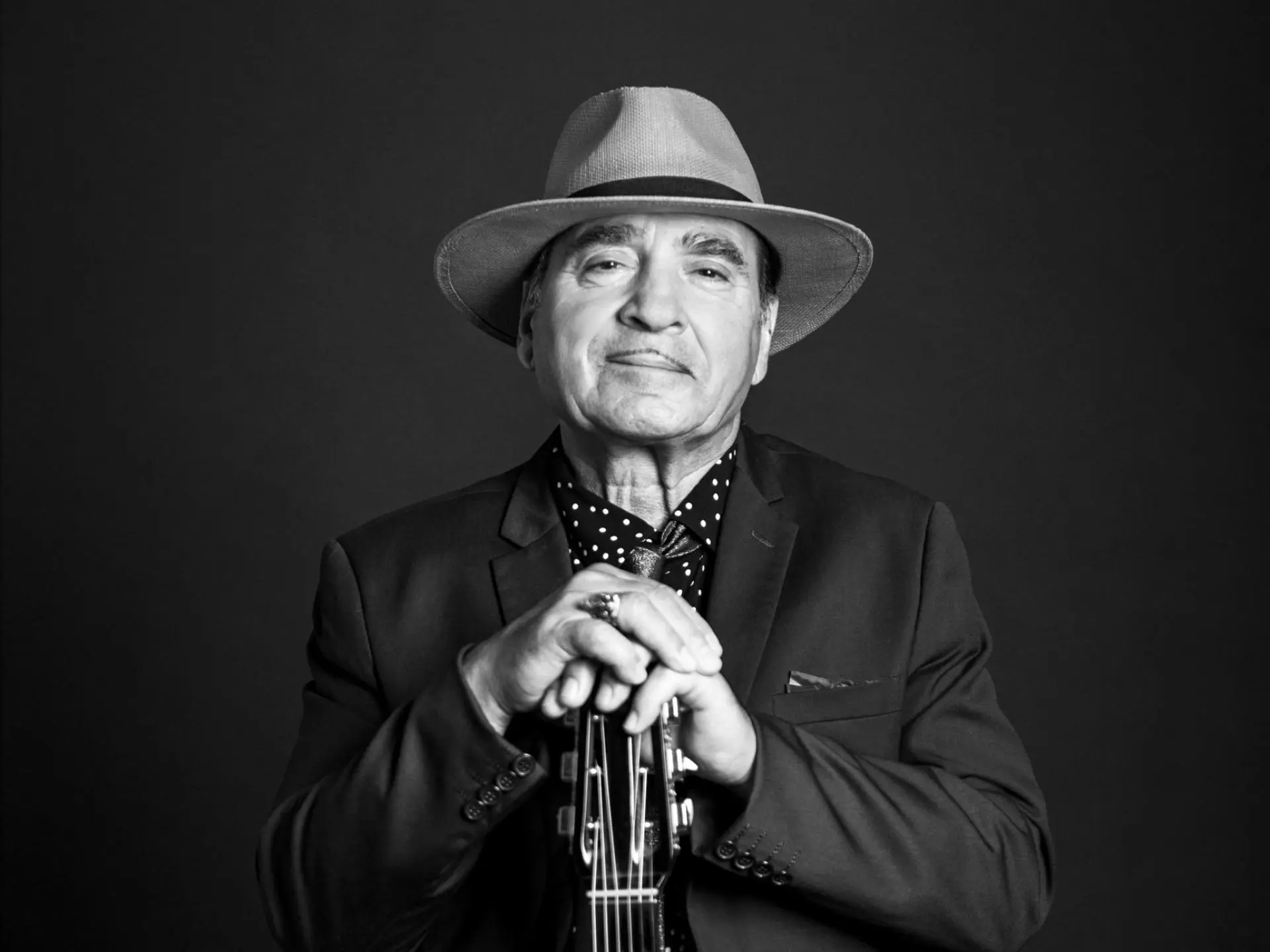 guitariste swing manouche